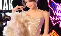 《LOL》主持人骆歆分享全明星赛返图 性感有气质
