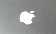 iPhone销量疲软AI前景存疑 苹果股价承压